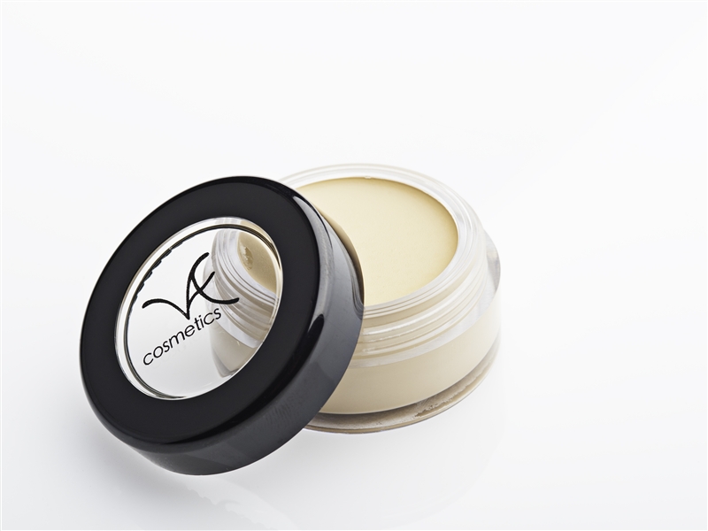 Creamy, full coverage concealer works as a eyeshadow primer. Think it as your to